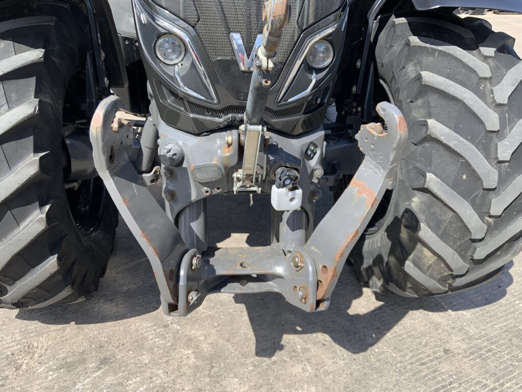 Valtra T214 Versu Unlimited Tractor (ST27245)