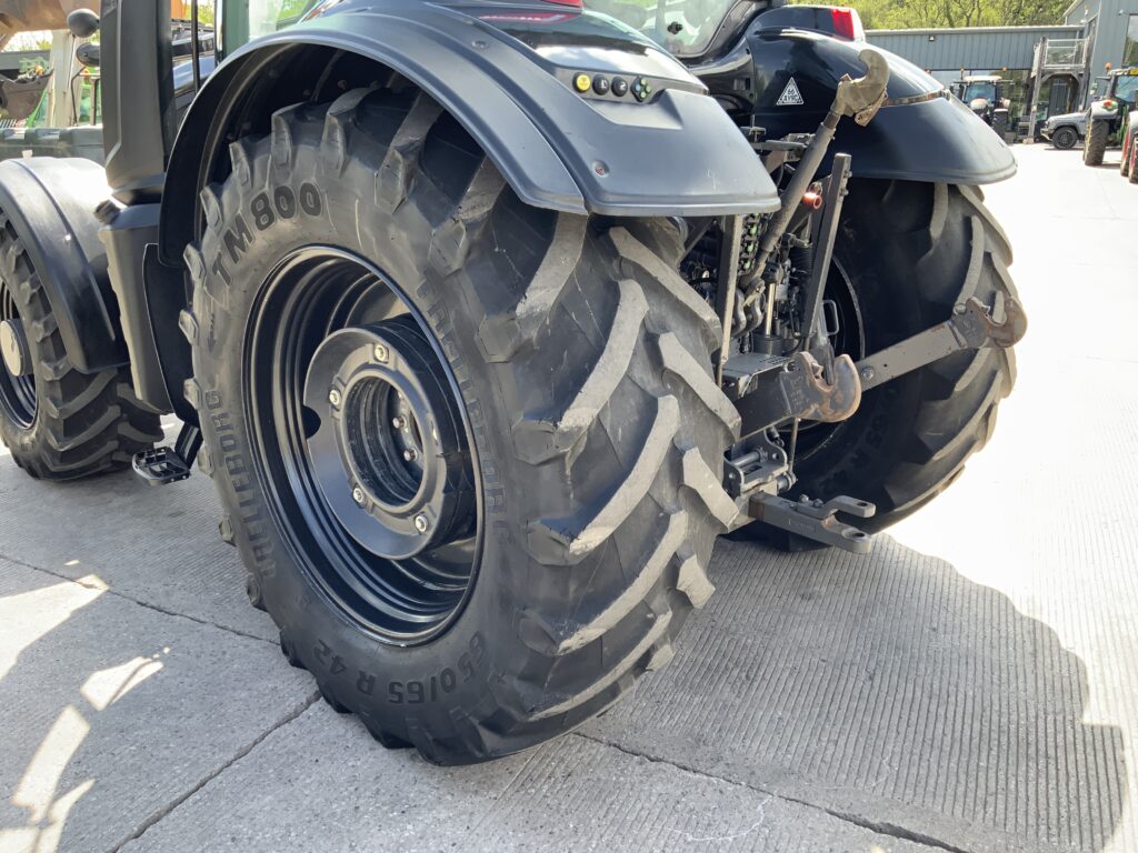 Valtra T214 Versu Unlimited Tractor (ST27245)
