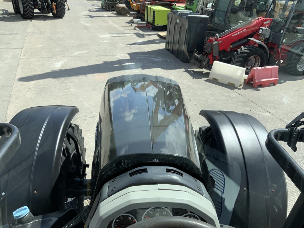 Valtra T214 Versu Unlimited Tractor (ST27245)