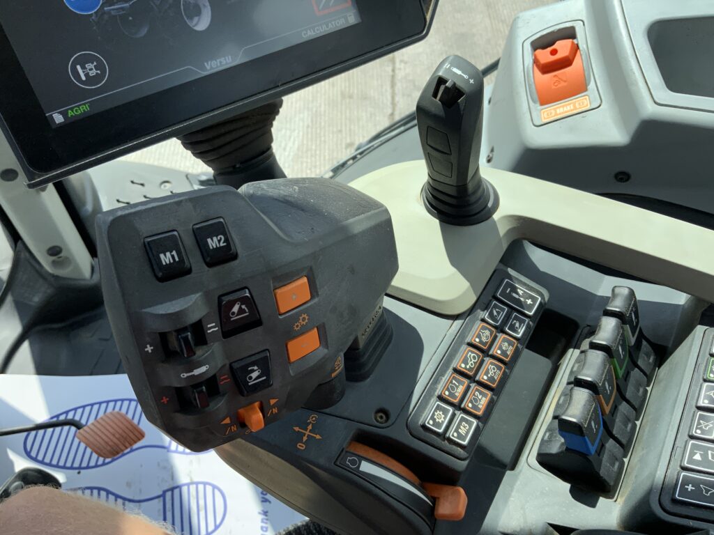 Valtra T214 Versu Unlimited Tractor (ST27245)