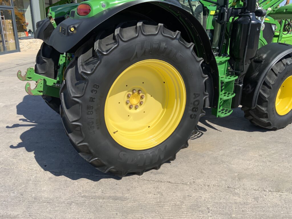 John Deere 6120R Tractor (ST27035)