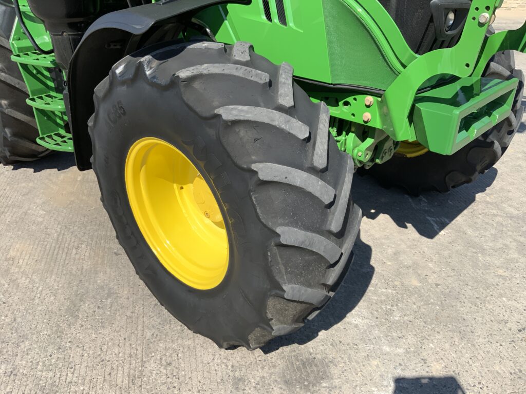 John Deere 6120R Tractor (ST27035)