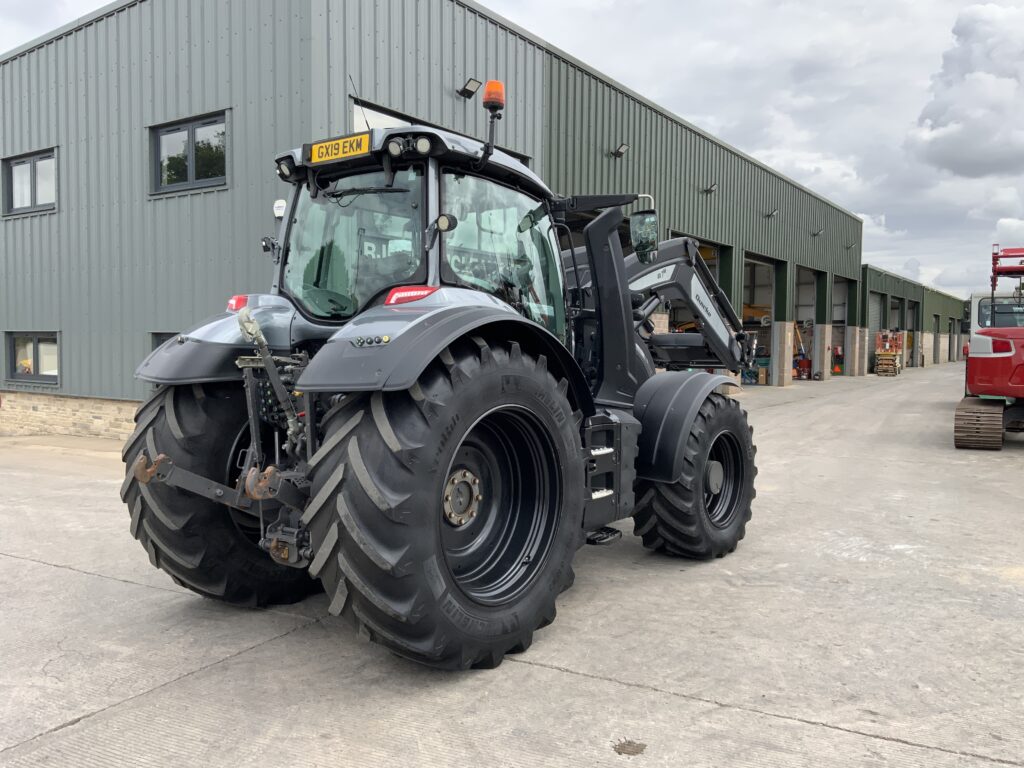 Valtra T254 Versu Unlimited Tractor (ST27246)