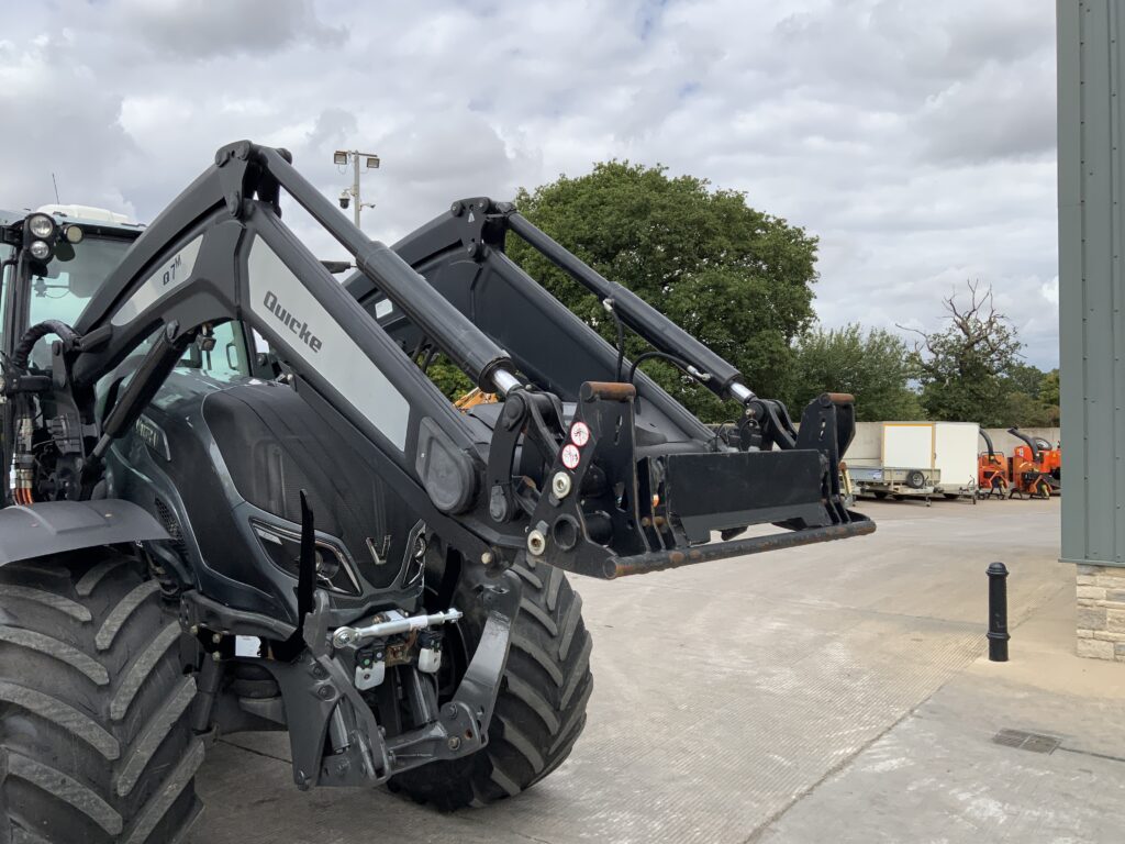 Valtra T254 Versu Unlimited Tractor (ST27246)