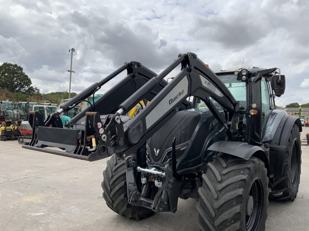 Valtra T254 Versu Unlimited Tractor (ST27246)