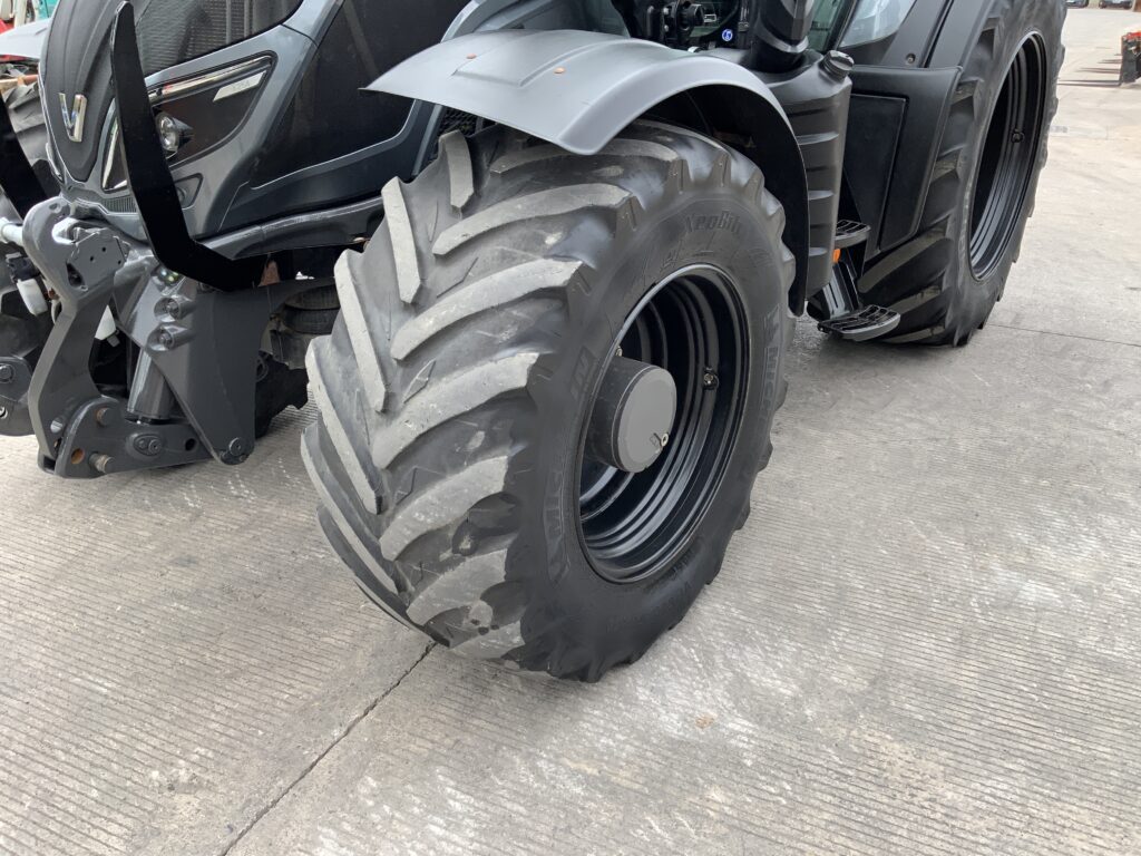 Valtra T254 Versu Unlimited Tractor (ST27246)