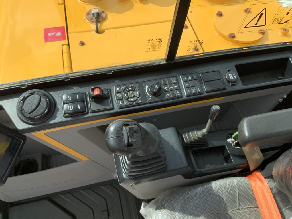 Volvo EW60E Wheeled Digger (ST27528)