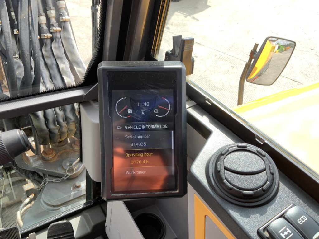 Volvo EW60E Wheeled Digger (ST27528)