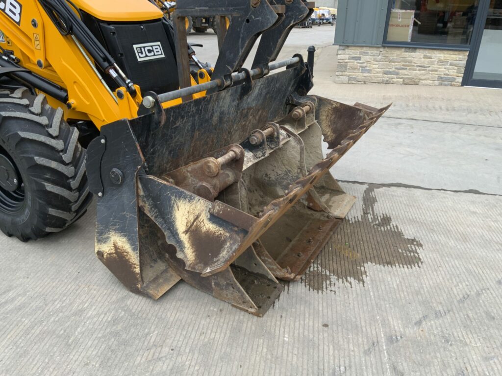 JCB 3CX Site Master Pro Wheeled Digger (ST25999)