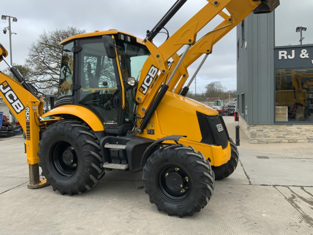 JCB 3CX Site Master Pro Wheeled Digger (ST25999)
