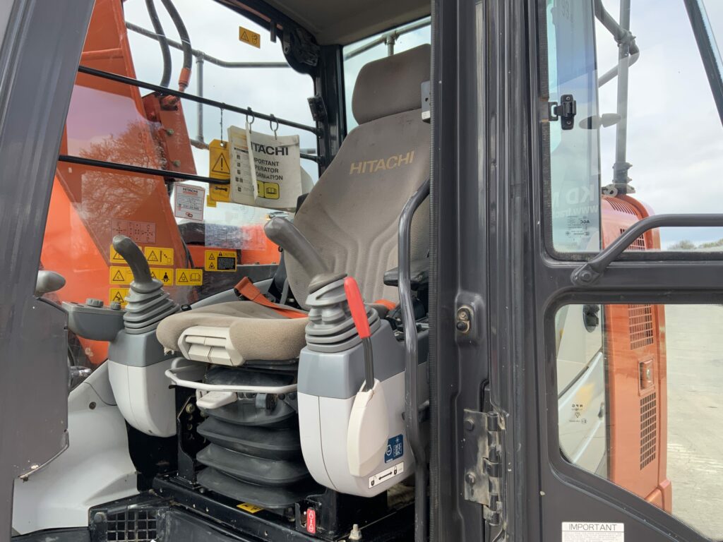 Hitachi ZX135 US-5B Digger (ST25917)
