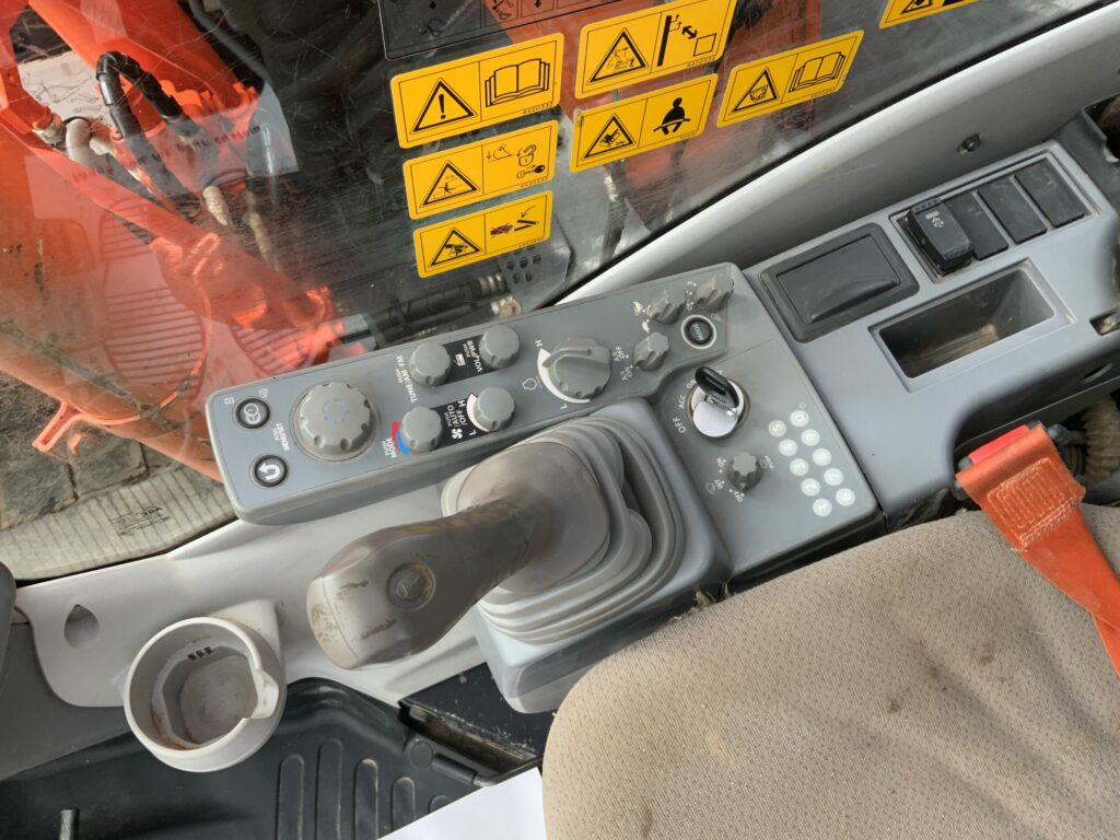 Hitachi ZX135 US-5B Digger (ST25917)