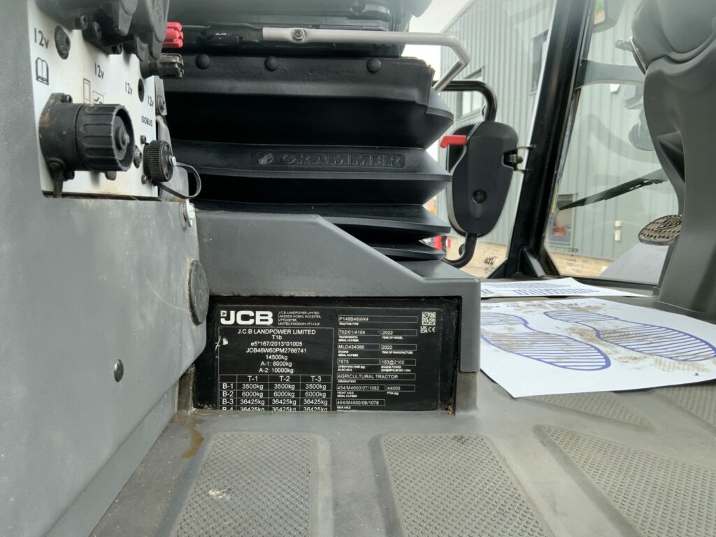 JCB 4220 Fastrac Tractor (ST26454)