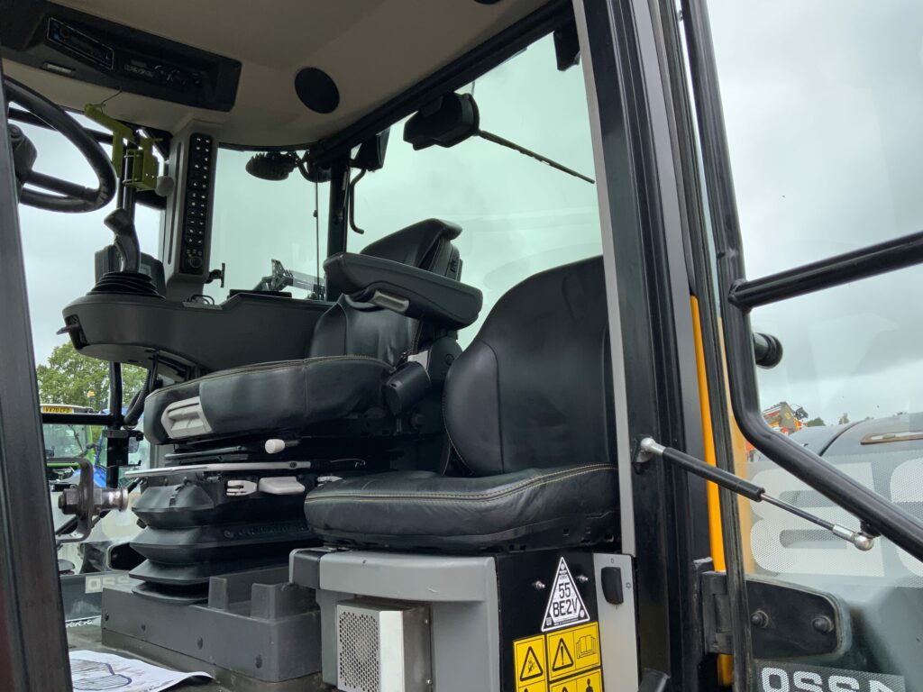 JCB 4220 Fastrac Tractor (ST26454)