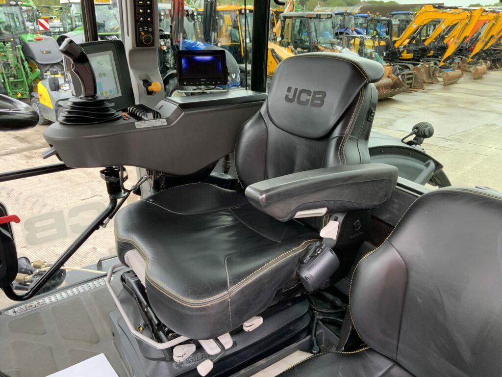 JCB 4220 Fastrac Tractor (ST26454)