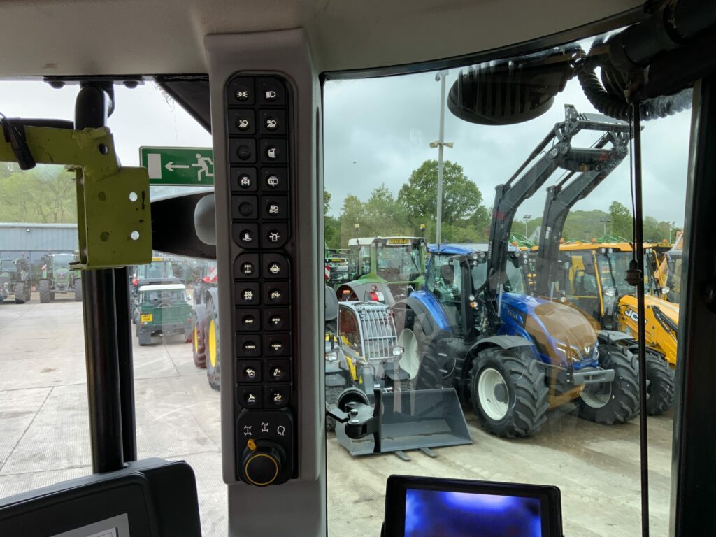 JCB 4220 Fastrac Tractor (ST26454)