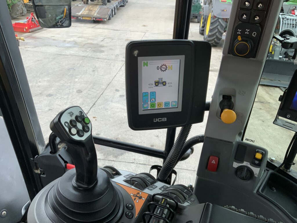 JCB 4220 Fastrac Tractor (ST26454)