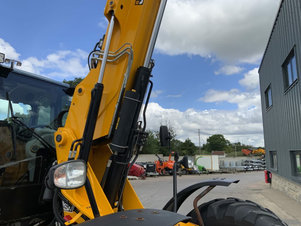 JCB TM420 Pivot Steer Telehandler (ST26845)