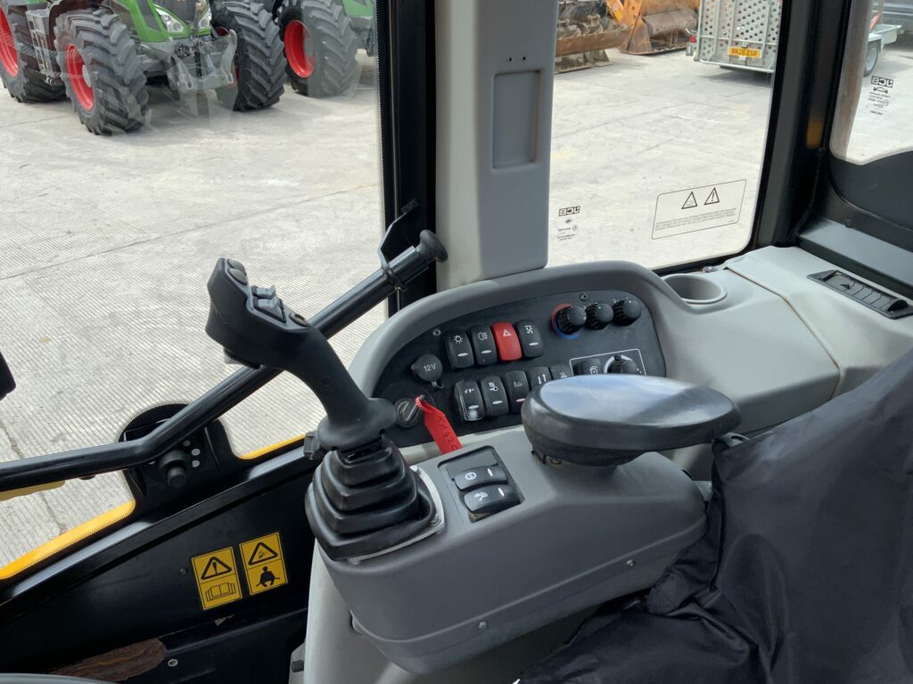 JCB TM420 Pivot Steer Telehandler (ST26845)