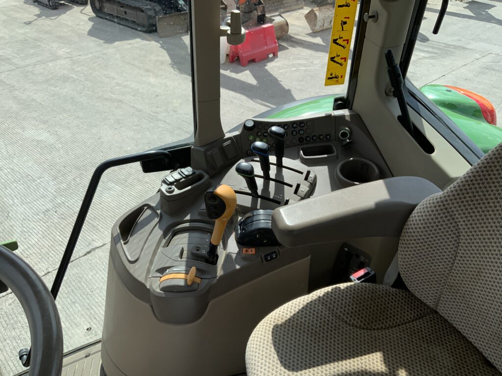 John Deere 6090M Tractor (ST26117)