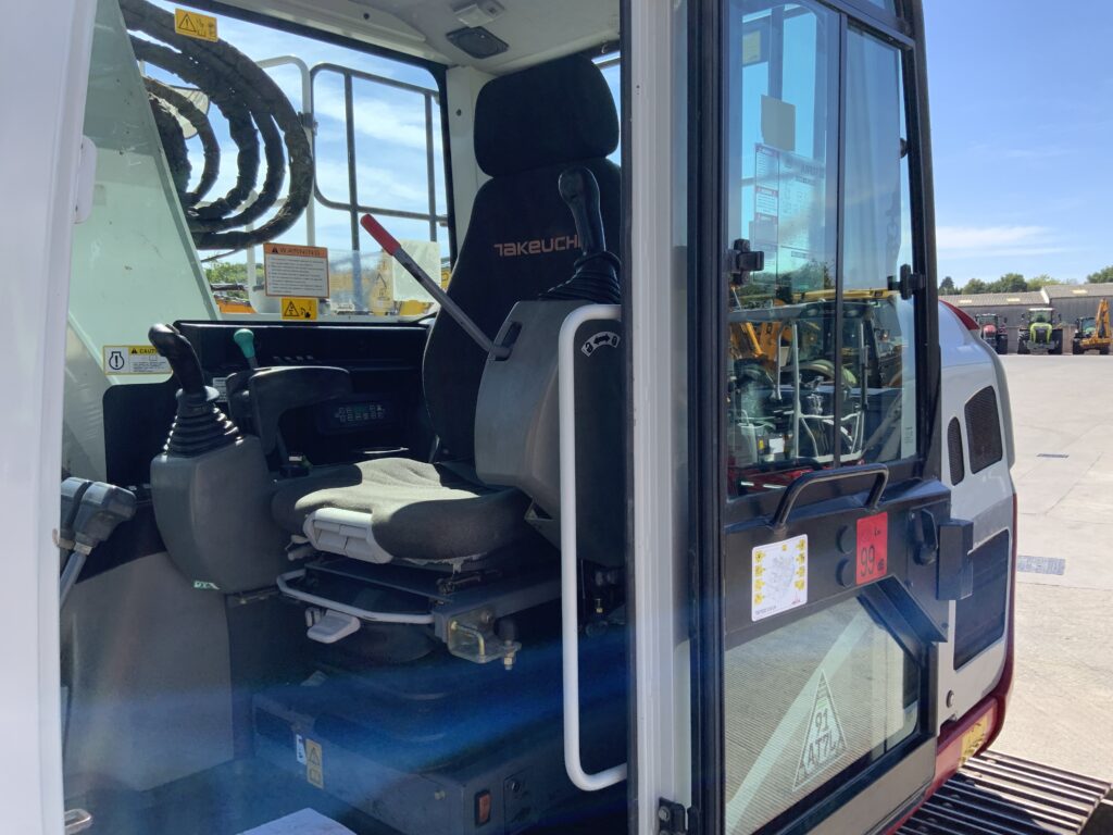 Takeuchi TB2150R Digger (ST27381)