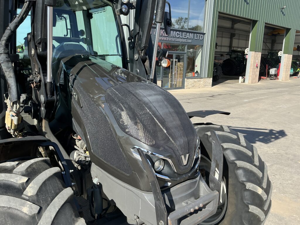 Valtra G135 Hi Tech Tractor (ST27315)