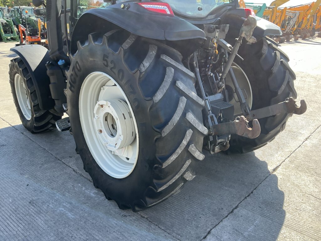 Valtra G135 Hi Tech Tractor (ST27315)
