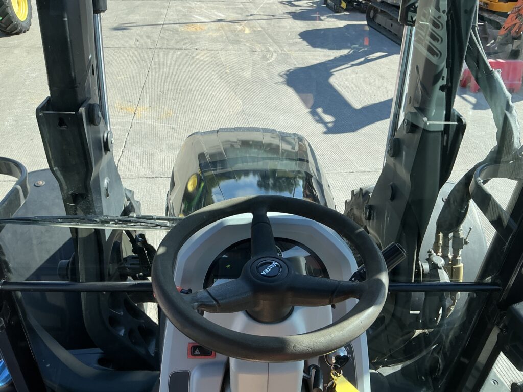 Valtra G135 Hi Tech Tractor (ST27315)