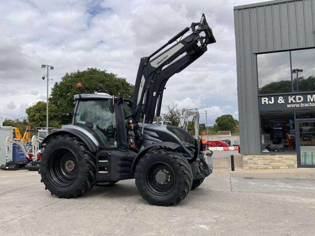 Valtra T254 Versu Unlimited Tractor (ST27246)