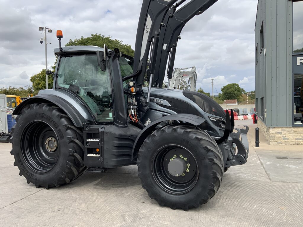Valtra T254 Versu Unlimited Tractor (ST27246)