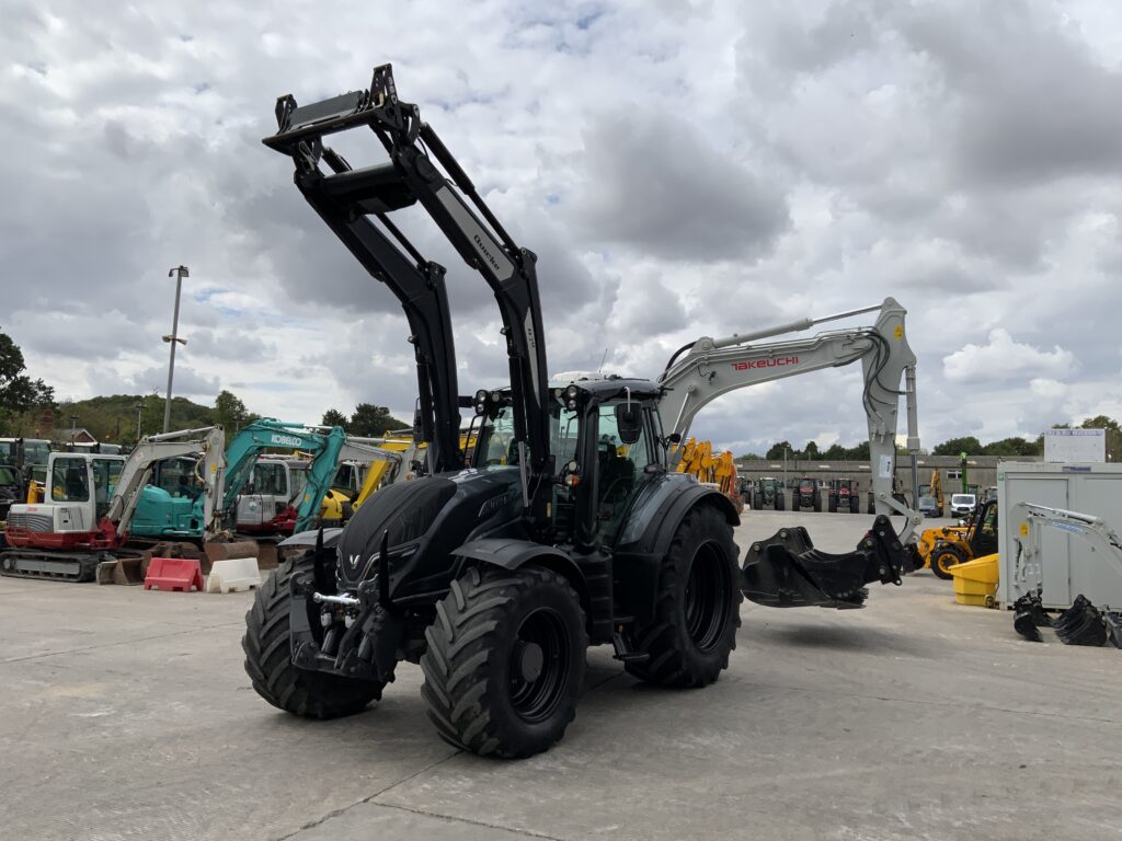 Valtra T254 Versu Unlimited Tractor (ST27246)