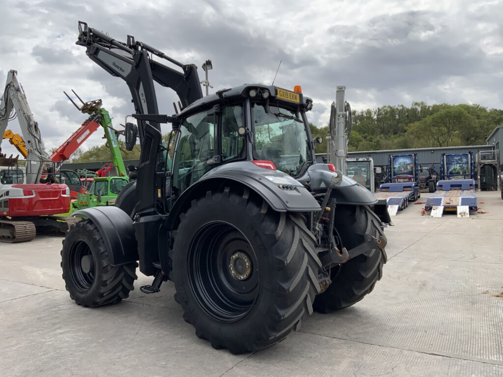 Valtra T254 Versu Unlimited Tractor (ST27246)