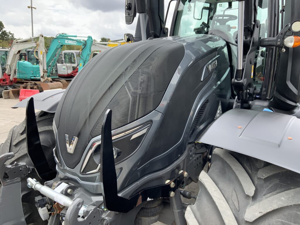 Valtra T254 Versu Unlimited Tractor (ST27246)