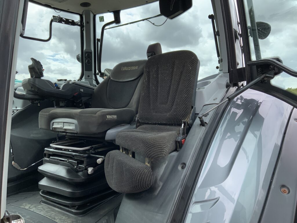 Valtra T254 Versu Unlimited Tractor (ST27246)